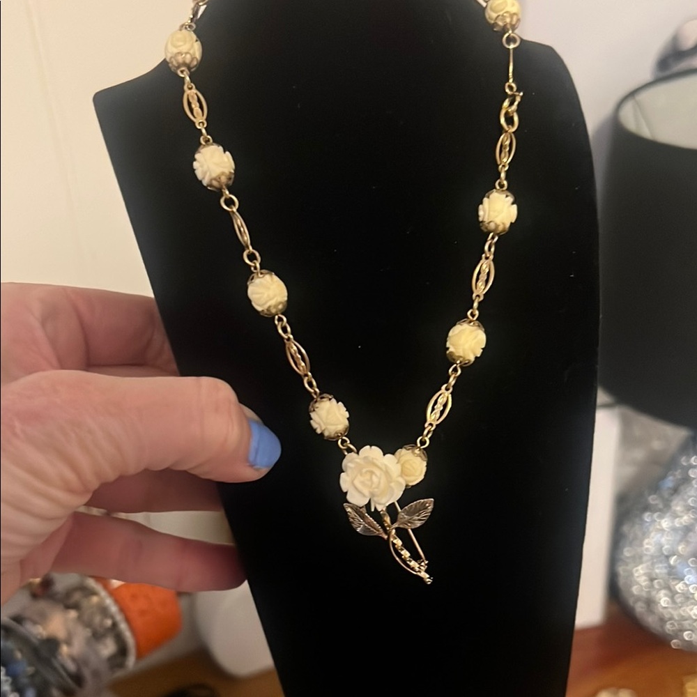 Elegant Vintage   Gold plated Cream Floral Necklace and broach bundle